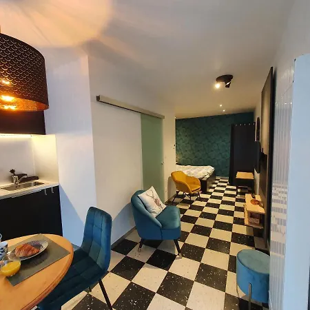 Nifloma - Cosy, Centre Apartmán
